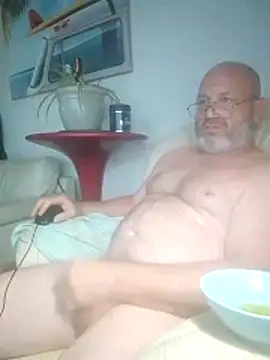 iambradz online show from April 19, 2026, 1:28 am