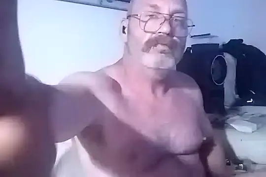 Snapshot of iambradz chatting on March 8, 2025, 3:02 pm iambradz online show from March 8, 2025, 3:02 pm