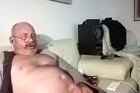 Snapshot of iambradz chatting on March 8, 2025, 8:22 am iambradz online show from March 8, 2025, 8:22 am