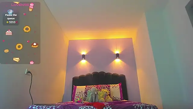 Snapshot of Sofia_Clauss_ chatting on September 17, 2025, 4:14 am Sofia Clauss online show from September 17, 2025, 4:14 am