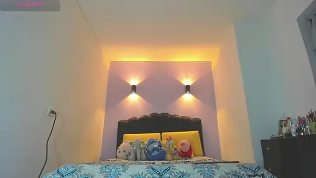 Sofia Clauss  online show from April 14, 2026, 6:07 am