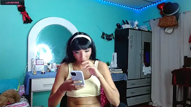 sensitive brunette online show from November 14, 2025, 1:31 am