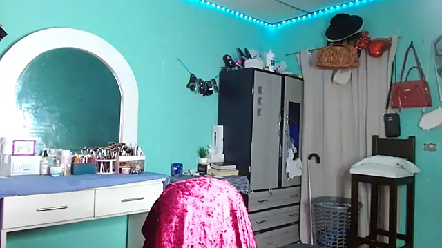 sensitive brunette online show from November 11, 2025, 12:05 am