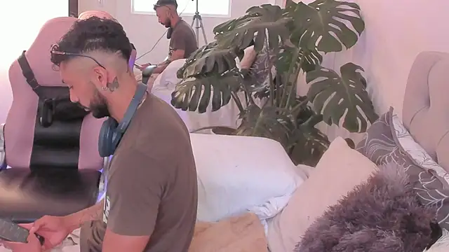 Snapshot of Tom_cooper_ chatting on November 22, 2025, 1:32 pm Tom cooper online show from November 22, 2025, 1:32 pm