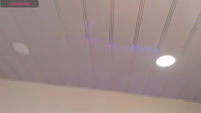 candy lux  online show from April 20, 2026, 3:46 pm