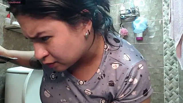 mollyshake1 online show from November 5, 2025, 6:38 am