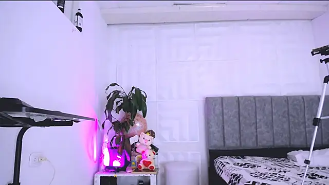 nataly red online show from February 27, 2025, 6:53 pm