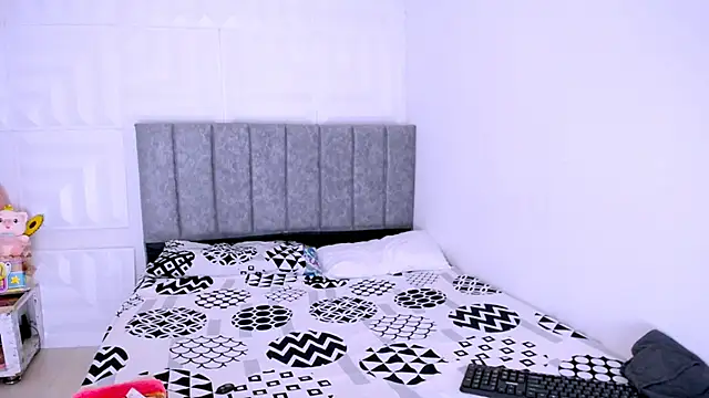 nataly red online show from March 7, 2025, 5:38 pm