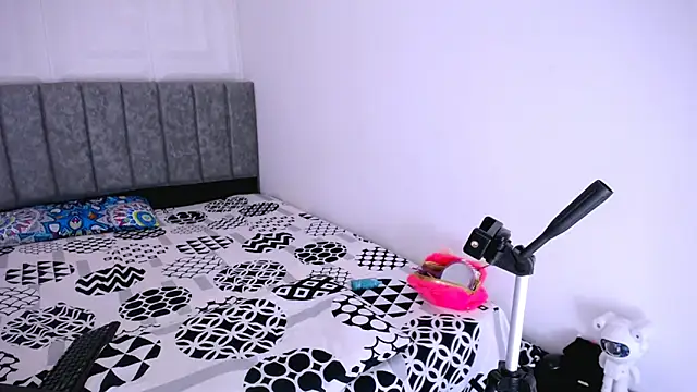 nataly red online show from February 18, 2025, 7:41 pm