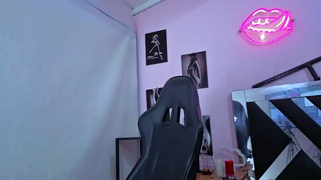 Snapshot of karla_cutesweet chatting on November 15, 2025, 11:25 am karla cutesweet online show from November 15, 2025, 11:25 am