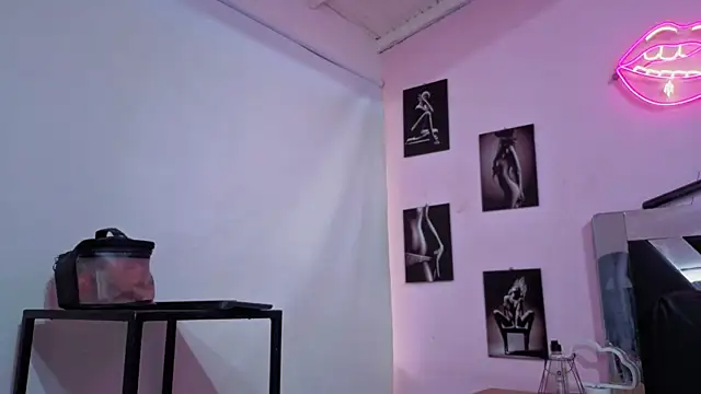 Snapshot of karla_cutesweet chatting on November 14, 2025, 12:20 pm karla cutesweet online show from November 14, 2025, 12:20 pm