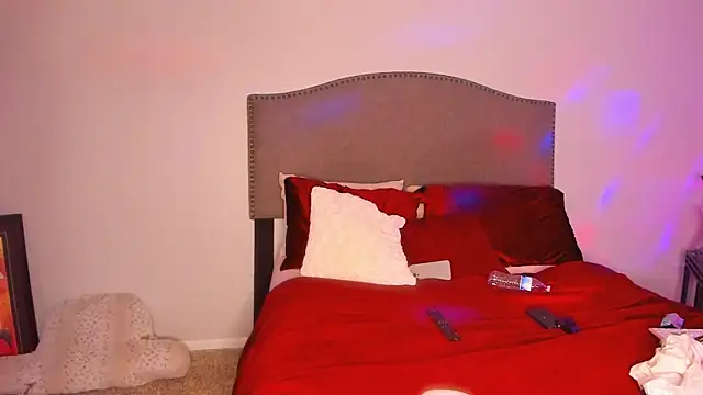 yiauana online show from November 25, 2025, 5:41 am