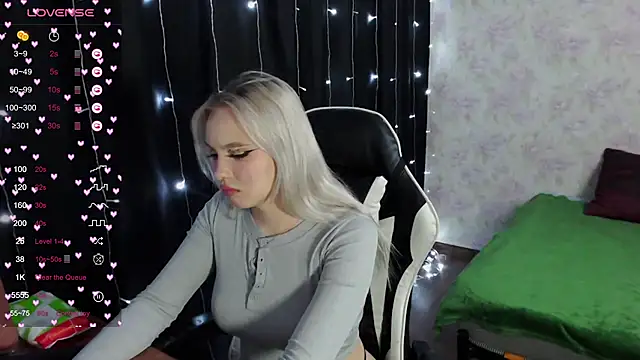 VikaPowers online show from February 13, 2025, 8:45 pm