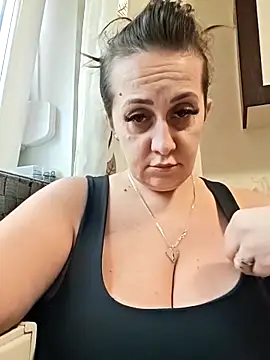 AvaLloyd online show from November 30, 2025, 9:10 am