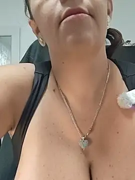 AvaLloyd online show from November 19, 2025, 2:55 am