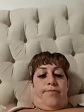 AvaLloyd online show from November 7, 2025, 3:11 am