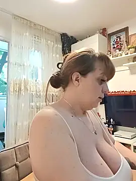 Snapshot of AvaLloyd chatting on May 24, 2026, 1:22 pm AvaLloyd online show from May 24, 2026, 1:22 pm