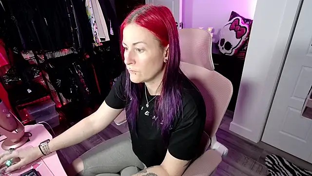 Snapshot of gennyrock chatting on November 11, 2025, 1:44 am gennyrock online show from November 11, 2025, 1:44 am