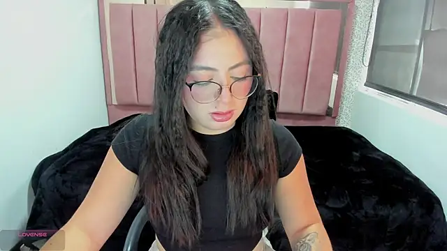 Snapshot of MiaWils_ chatting on July 1, 2026, 7:14 pm MiaWils online show from July 1, 2026, 7:14 pm