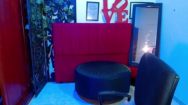 Snapshot of moon_sunflower chatting on November 12, 2025, 12:04 am moon sunflower online show from November 12, 2025, 12:04 am