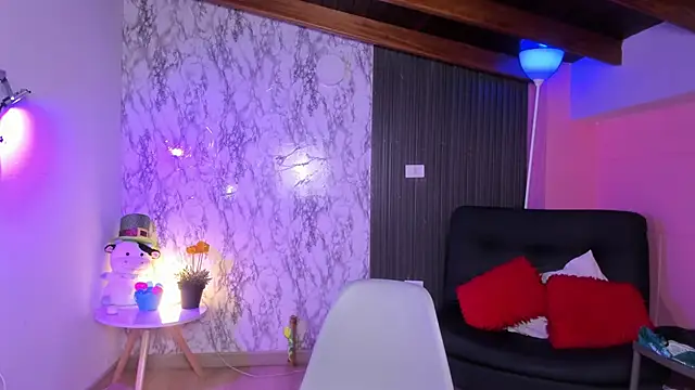 chloe blue online show from October 6, 2025, 11:22 am