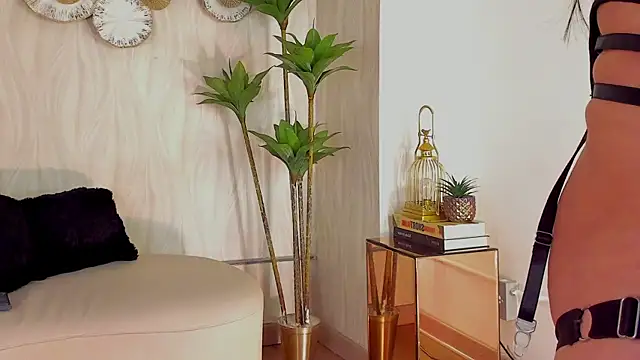 Charlotte  08 online show from February 12, 2026, 3:28 am