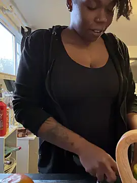 Snapshot of Bali_baddie_x chatting on February 6, 2025, 4:58 pm Bali baddie x online show from February 6, 2025, 4:58 pm