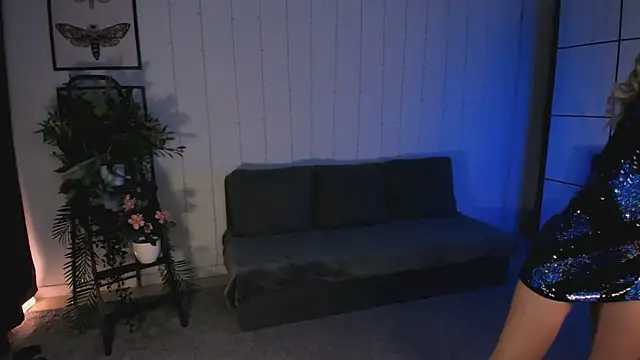 Snapshot of Love_Lines chatting on March 1, 2025, 11:37 pm Love Lines online show from March 1, 2025, 11:37 pm