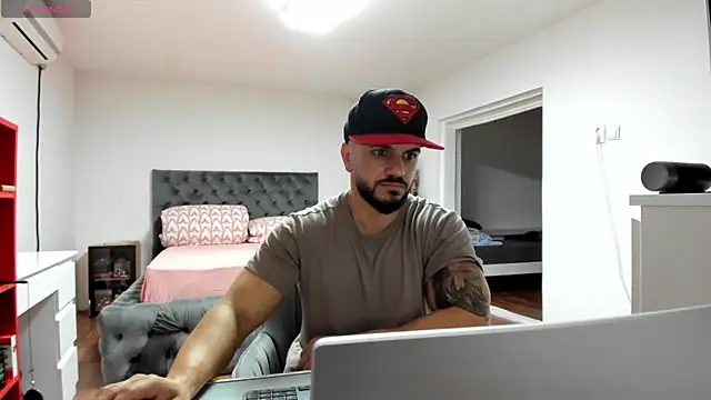 Snapshot of supermanboy94 chatting on November 11, 2025, 7:03 am supermanboy94 online show from November 11, 2025, 7:03 am