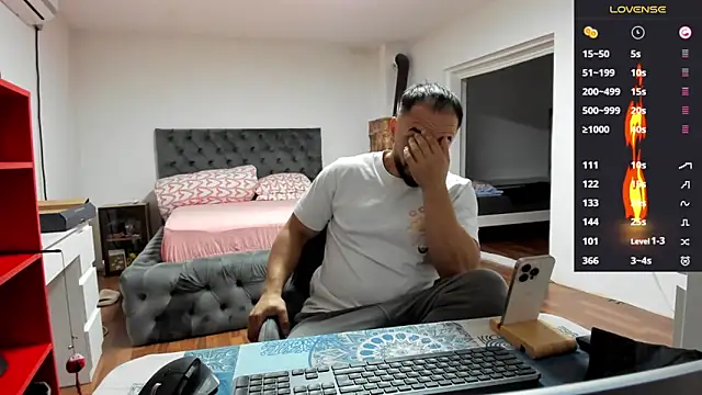 Snapshot of supermanboy94 chatting on November 6, 2025, 6:28 am supermanboy94 online show from November 6, 2025, 6:28 am