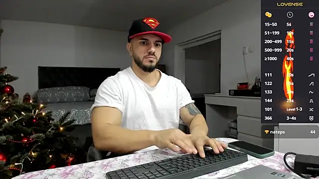 Snapshot of supermanboy94 chatting on December 4, 2025, 7:29 am supermanboy94 online show from December 4, 2025, 7:29 am