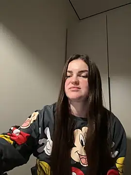 Karolina llove online show from December 3, 2025, 6:03 am