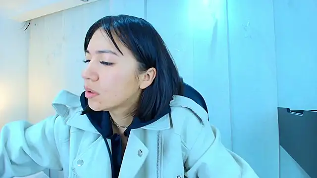 lina bedoya  online show from November 29, 2025, 11:32 am