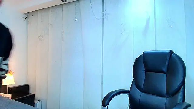 lina bedoya  online show from February 7, 2026, 11:18 am