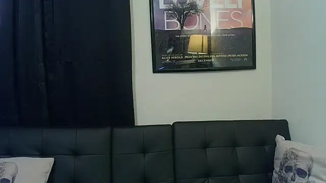 Snapshot of CrystalLakeXO chatting on February 15, 2026, 11:47 pm CrystalLakeXO online show from February 15, 2026, 11:47 pm