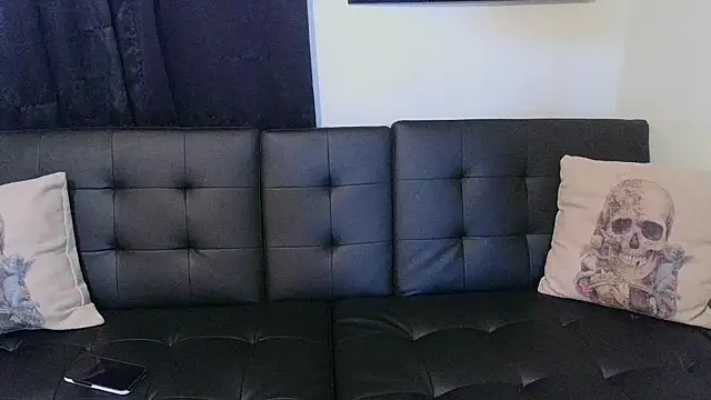 Snapshot of CrystalLakeXO chatting on February 8, 2026, 6:33 am CrystalLakeXO online show from February 8, 2026, 6:33 am