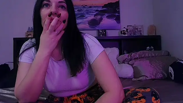 Snapshot of CrystalLakeXO chatting on December 17, 2025, 11:26 am CrystalLakeXO online show from December 17, 2025, 11:26 am