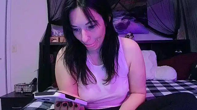 Snapshot of CrystalLakeXO chatting on February 2, 2026, 9:41 am CrystalLakeXO online show from February 2, 2026, 9:41 am