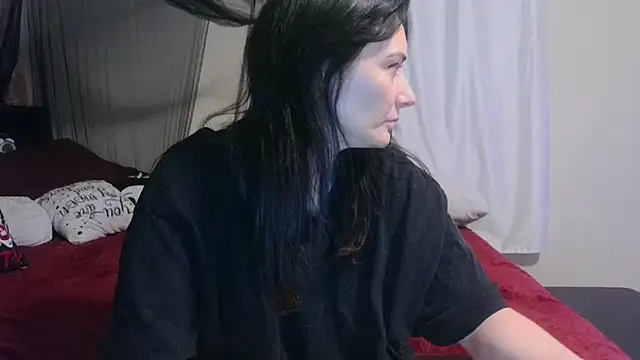 Snapshot of CrystalLakeXO chatting on March 2, 2026, 6:25 am CrystalLakeXO online show from March 2, 2026, 6:25 am