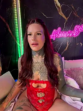 Snapshot of AileenInkOfficial chatting on November 16, 2025, 9:25 am AileenInkOfficial online show from November 16, 2025, 9:25 am