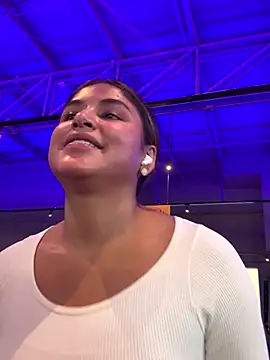 SaraParisi online show from September 8, 2025, 4:50 pm