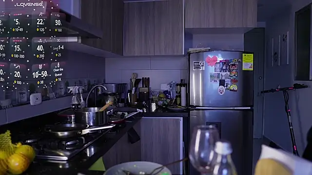 SaraParisi online show from November 14, 2025, 10:13 pm