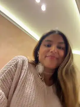 SaraParisi online show from December 15, 2025, 10:15 pm