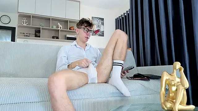 Joseph  Quinn online show from December 20, 2025, 7:22 am