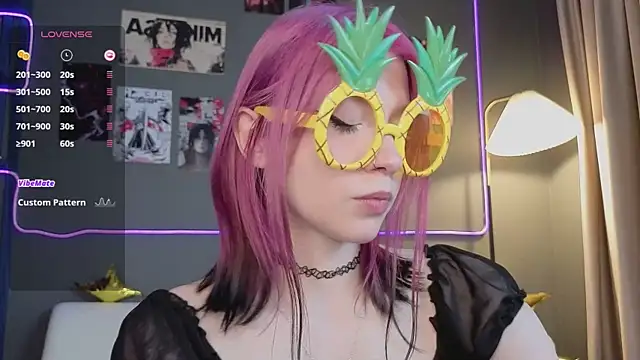 arielabradberry online show from April 15, 2026, 2:21 pm