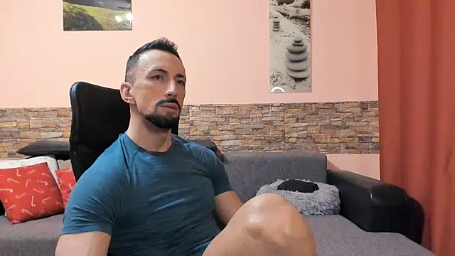 HotHunkTrainer online show from February 5, 2026, 9:05 am