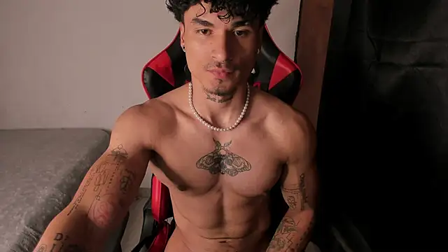 Snapshot of Thomas_Fit1 chatting on May 22, 2026, 4:21 am Thomas Fit1 online show from May 22, 2026, 4:21 am