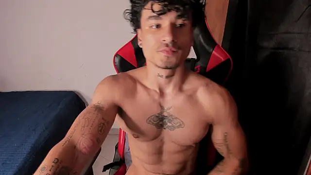 Snapshot of Thomas_Fit1 chatting on May 26, 2026, 9:57 pm Thomas Fit1 online show from May 26, 2026, 9:57 pm