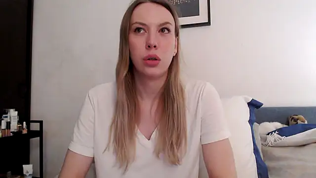 Snapshot of Scarlettford chatting on April 10, 2026, 4:36 pm Scarlettford online show from April 10, 2026, 4:36 pm