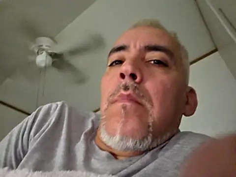 Xoc8  online show from May 10, 2026, 5:44 am